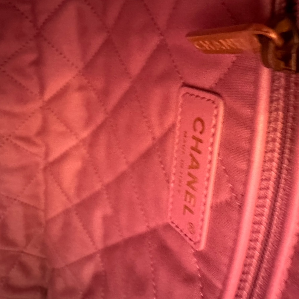 EUC Chanel Small 22 Bag Pink Calfskin Antique Gold Hardware - Picture 16 of 16